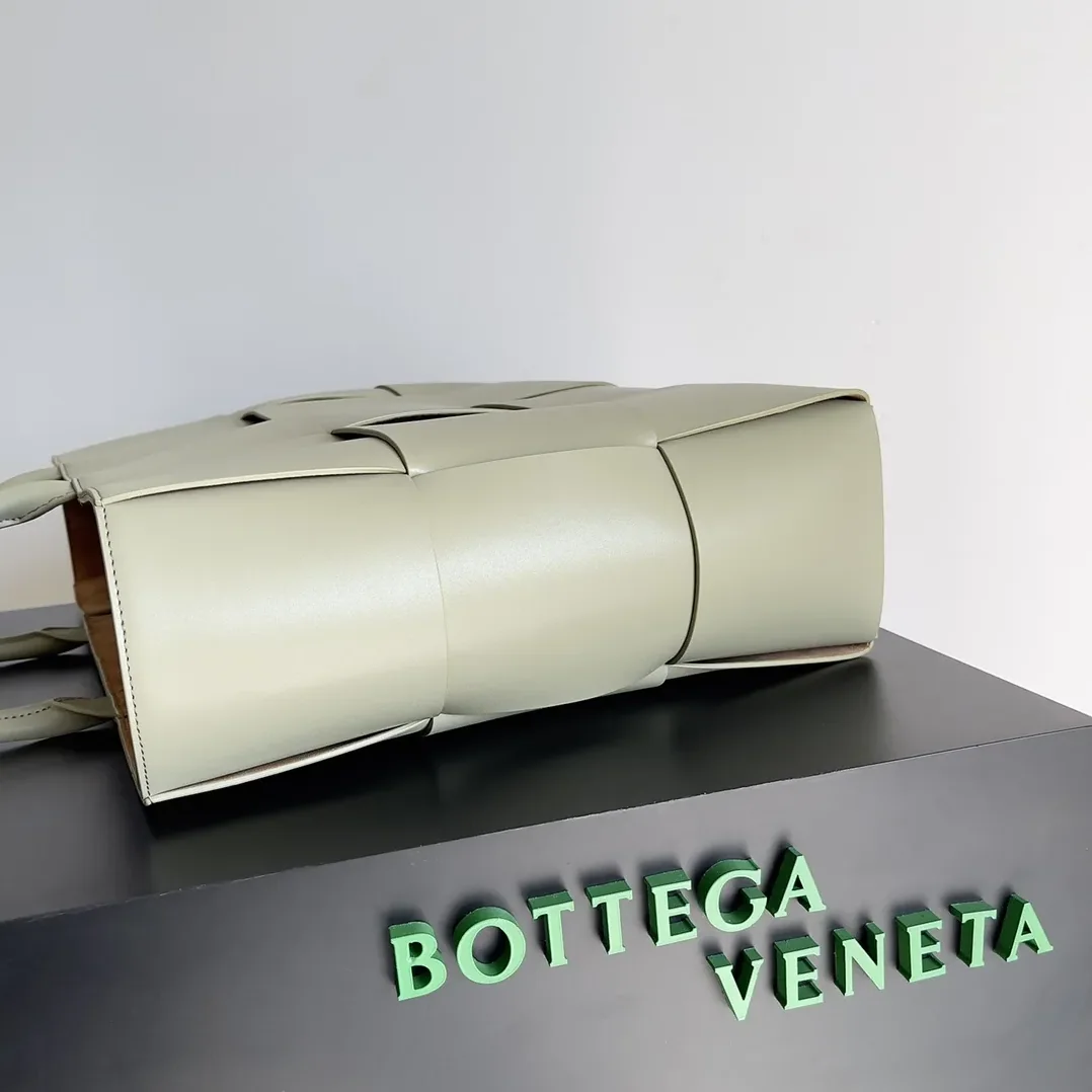 Bottega Veneta Large Arco Tote Bag Beige Bottega Veneta Large Arco Tote Bag Beige