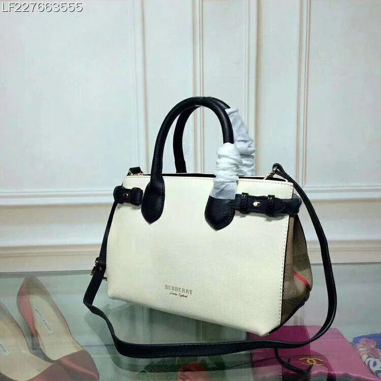 Burberry Small Banner Bag in Leather and House Check in White Burberry Small Banner Bag in Leather and House Check in White