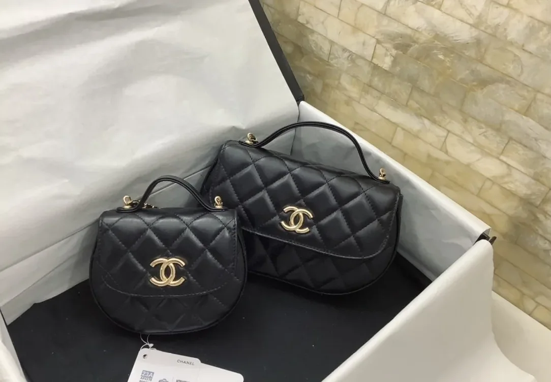 Chanel Classic Flap Phone Holder With Chain Nice Bag Black / Chanel Classic Flap Phone Holder With Chain Nice Bag Black /