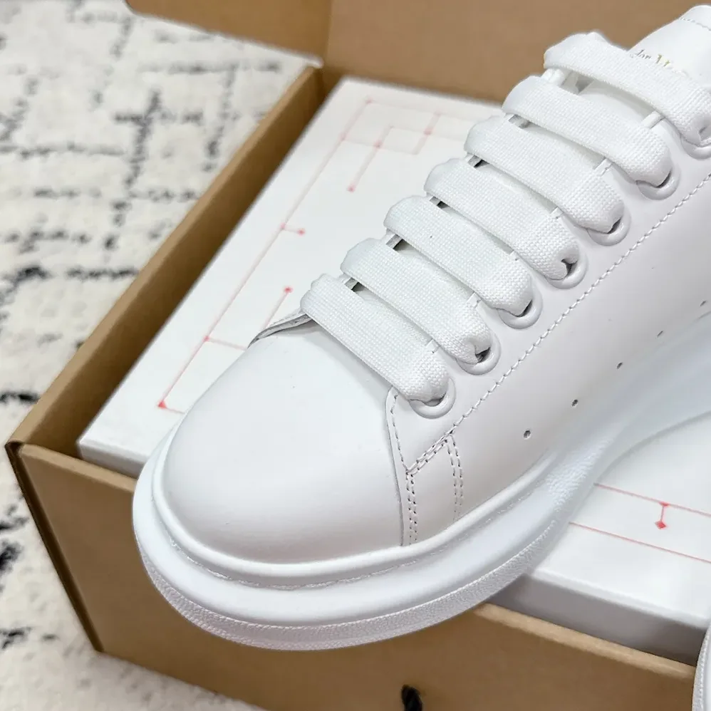 Alexander Mcqueen Oversized Sneaker in White for Unisex in Black
