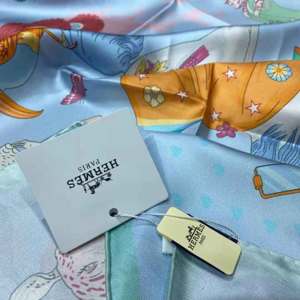 Hermes Hermes Story Scarf 90 in Silk Twill with Hand-Rolled Edges for Women in Blue