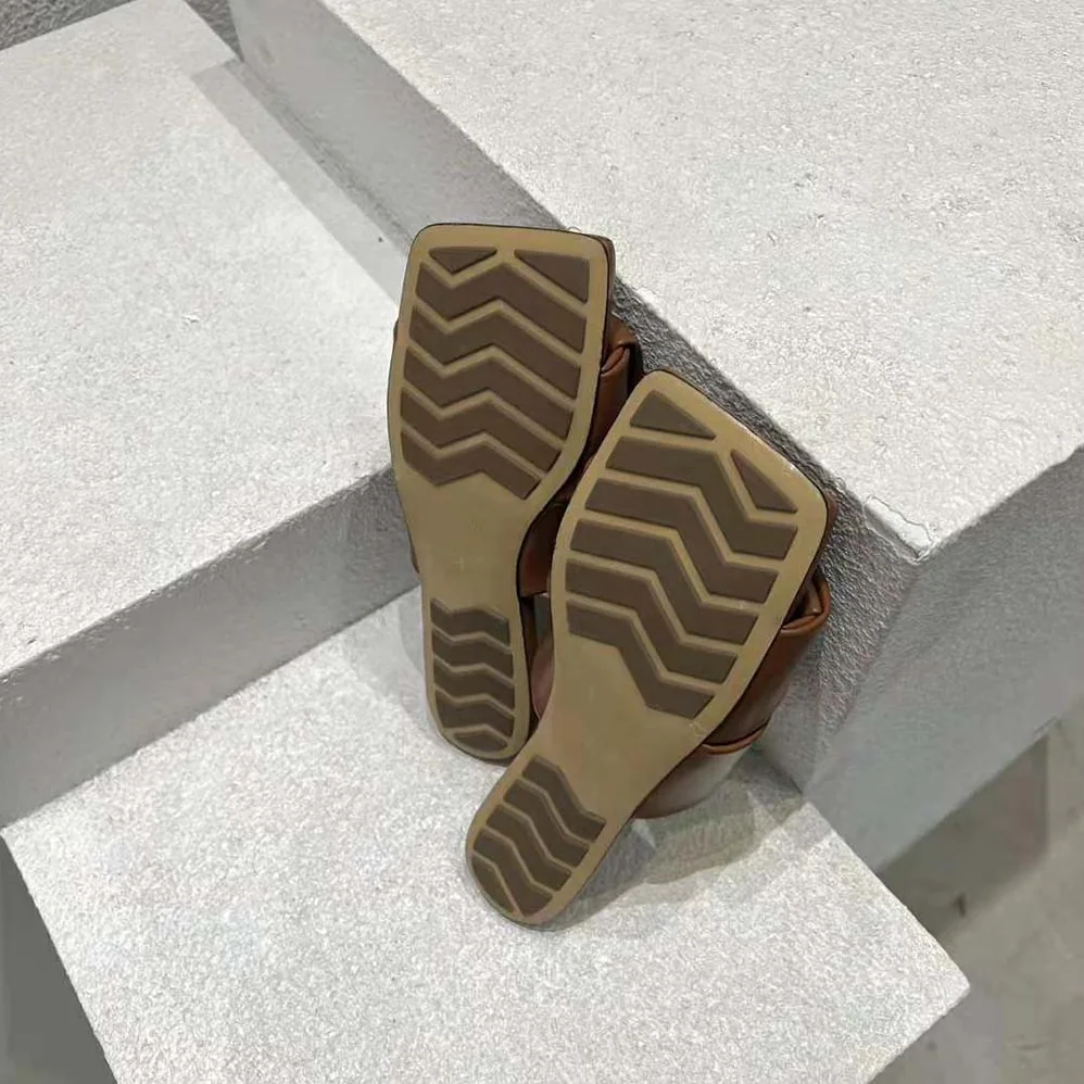 Bottega Veneta Patch Flat Mule Padded Intreccio Leather Flat Mules for Women in Brown Bottega Veneta Patch Flat Mule Padded Intreccio Leather Flat Mules for Women in Brown