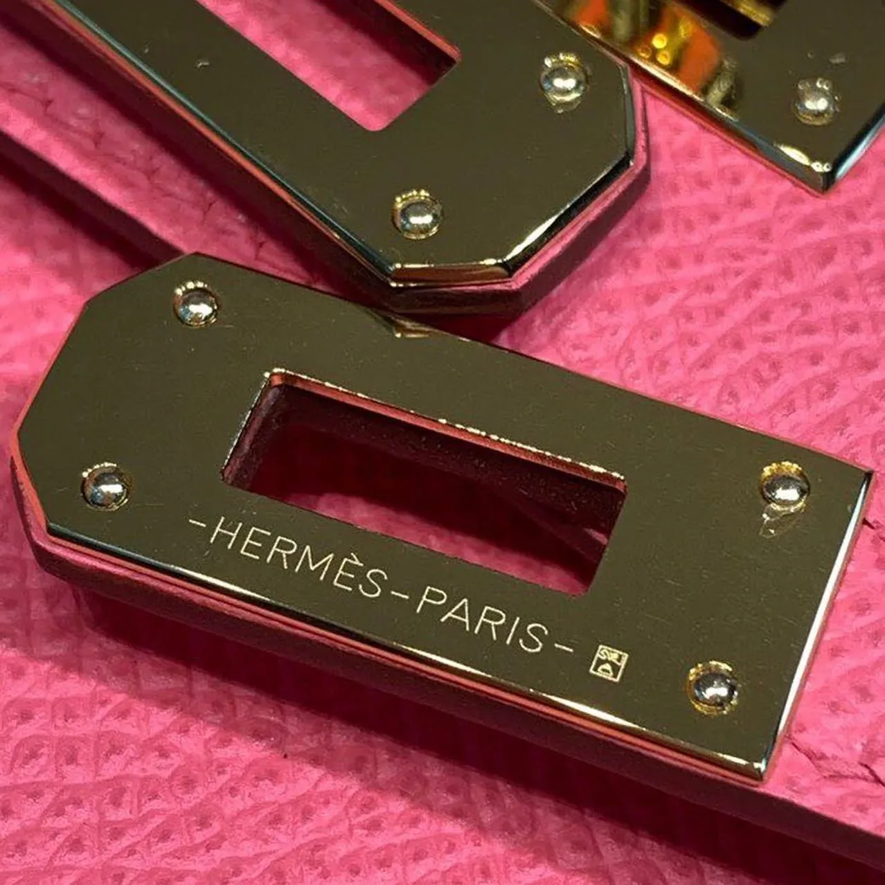 Hermes Kelly Wallet To Go Woc Pink With Gold Toned Hardware Bag / Hermes Kelly Wallet To Go Woc Pink With Gold Toned Hardware Bag /