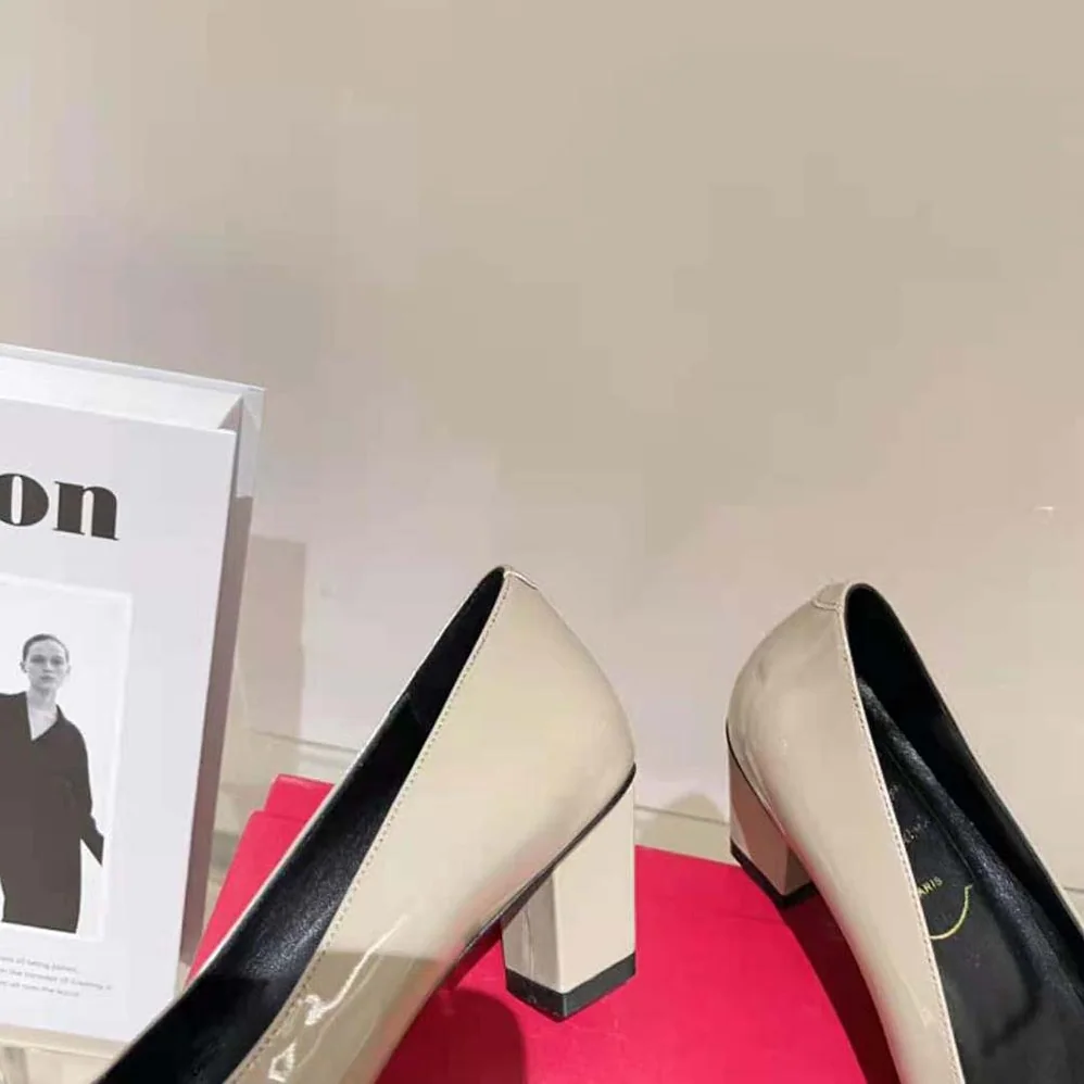 Roger Vivier Belle Vivier Metal Buckle Pumps in Patent Leather for Women in Brown