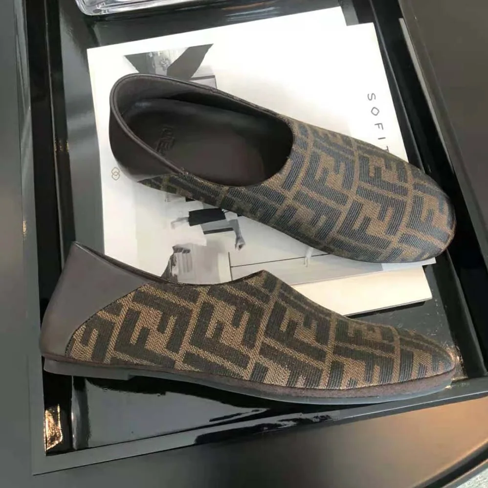 Fendi Signature Brown Fabric Slippers for Unisex Fendi Signature Brown Fabric Slippers for Unisex