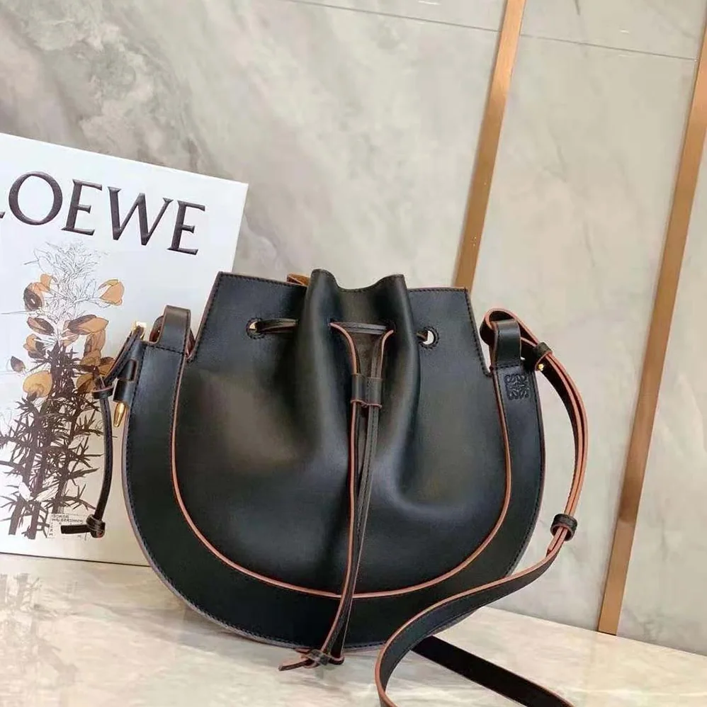 Loewe Horseshoe Bag in Nappa Calfskin for Women in Black Loewe Horseshoe Bag in Nappa Calfskin for Women in Black