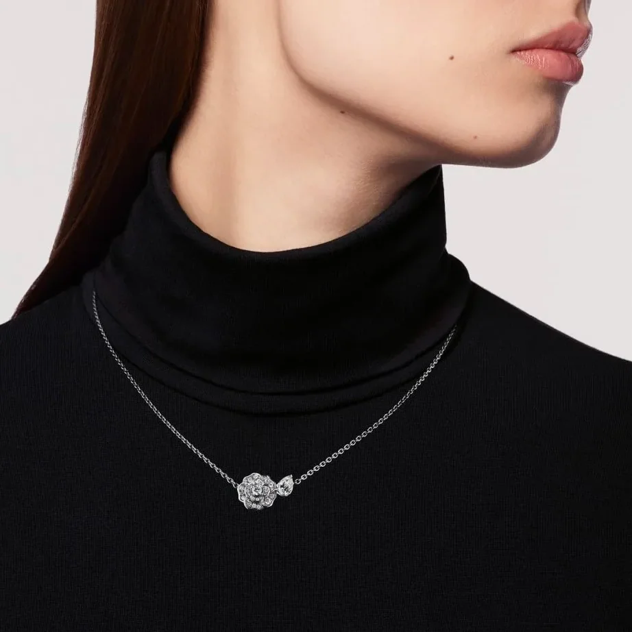 Chanel Camélia Précieux Necklace White Gold