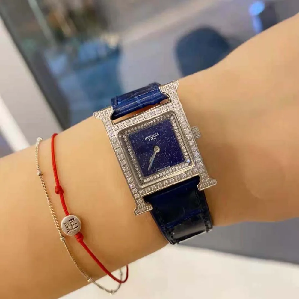 Hermes Heure H Watch Small Model Quartz Movement 25 mm for Women in Navy Hermes Heure H Watch Small Model Quartz Movement 25 mm for Women in Navy