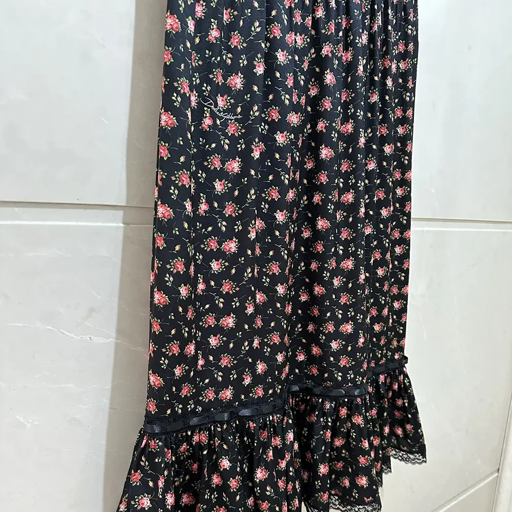 Dolce Gabbana D&G Small Rose for Women in Print Skirt With Flounce