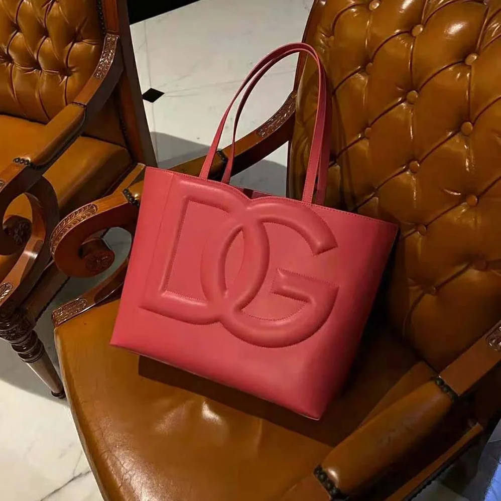 Dolce Gabbana D&G Small Calfskin DG Logo Bag Shopper for Women in Pink Dolce Gabbana D&G Small Calfskin DG Logo Bag Shopper for Women in Pink