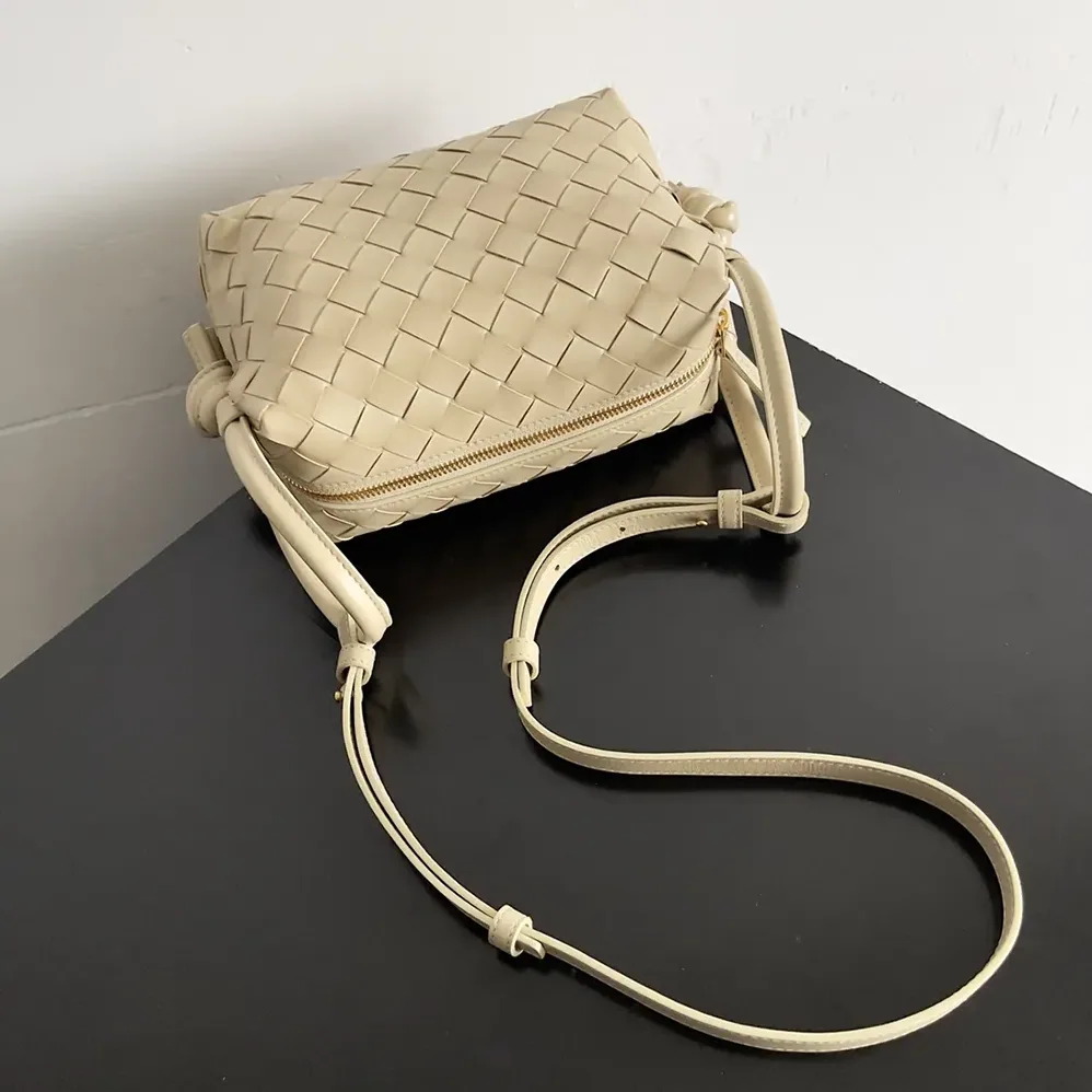 Bottega Veneta Top Handle Loop in Intrecciato Leather for Women in Light Beige