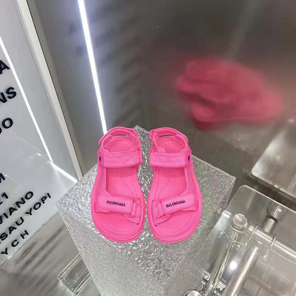 Balenciaga Tourist Sandal in Neon Pink Technical Material for Unisex Balenciaga Tourist Sandal in Neon Pink Technical Material for Unisex