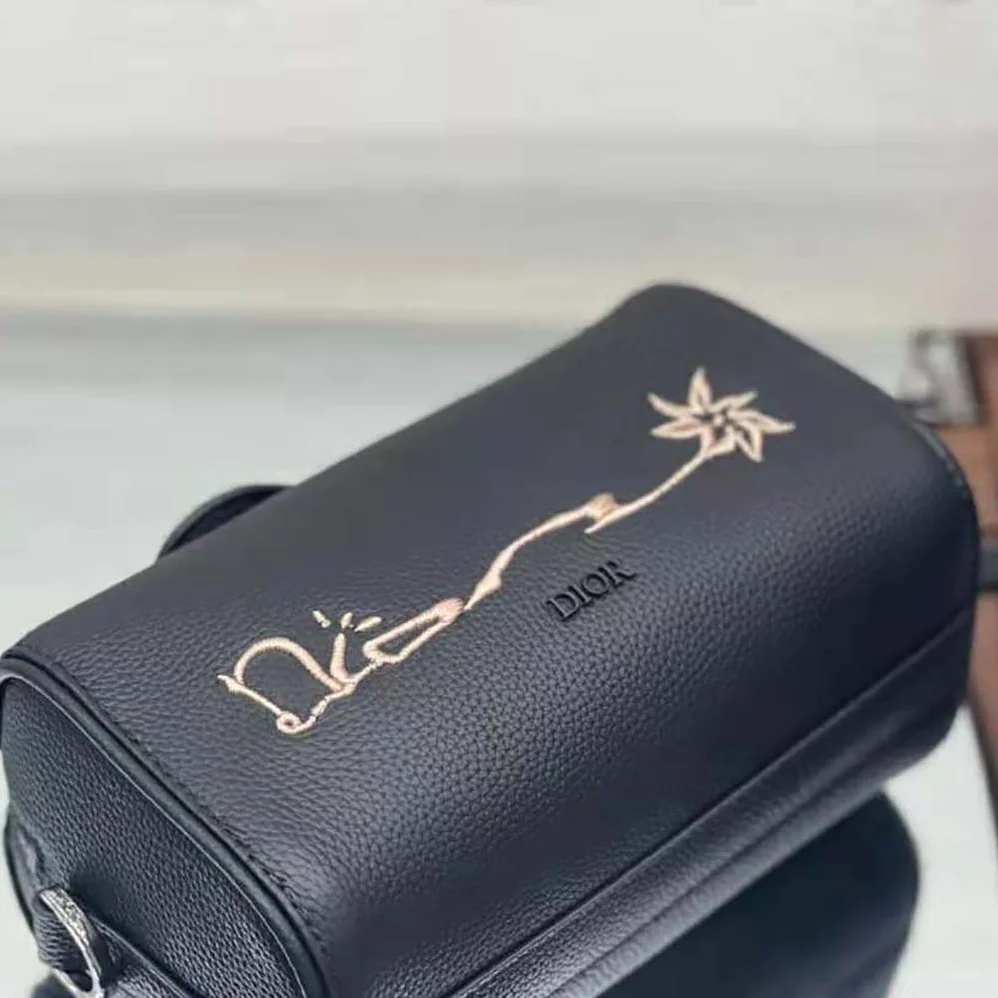 Dior Lingot 22 Cactus Jack Dior Bag Black Grained Calfskin with Embroidered Signature for Men Dior Lingot 22 Cactus Jack Dior Bag Black Grained Calfskin with Embroidered Signature for Men