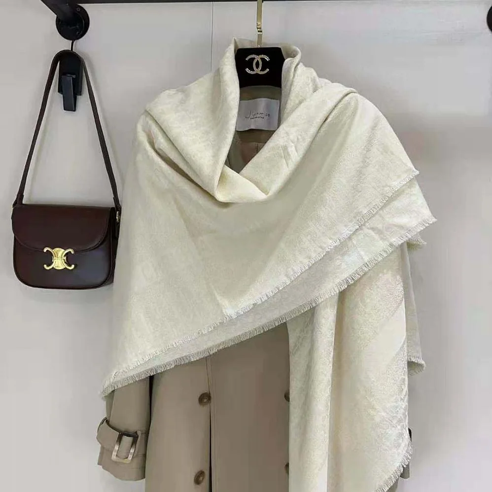 Dior Oblique Shawl Gold-Tone Silk Blend and Metallic Thread for Unisex Dior Oblique Shawl Gold-Tone Silk Blend and Metallic Thread for Unisex