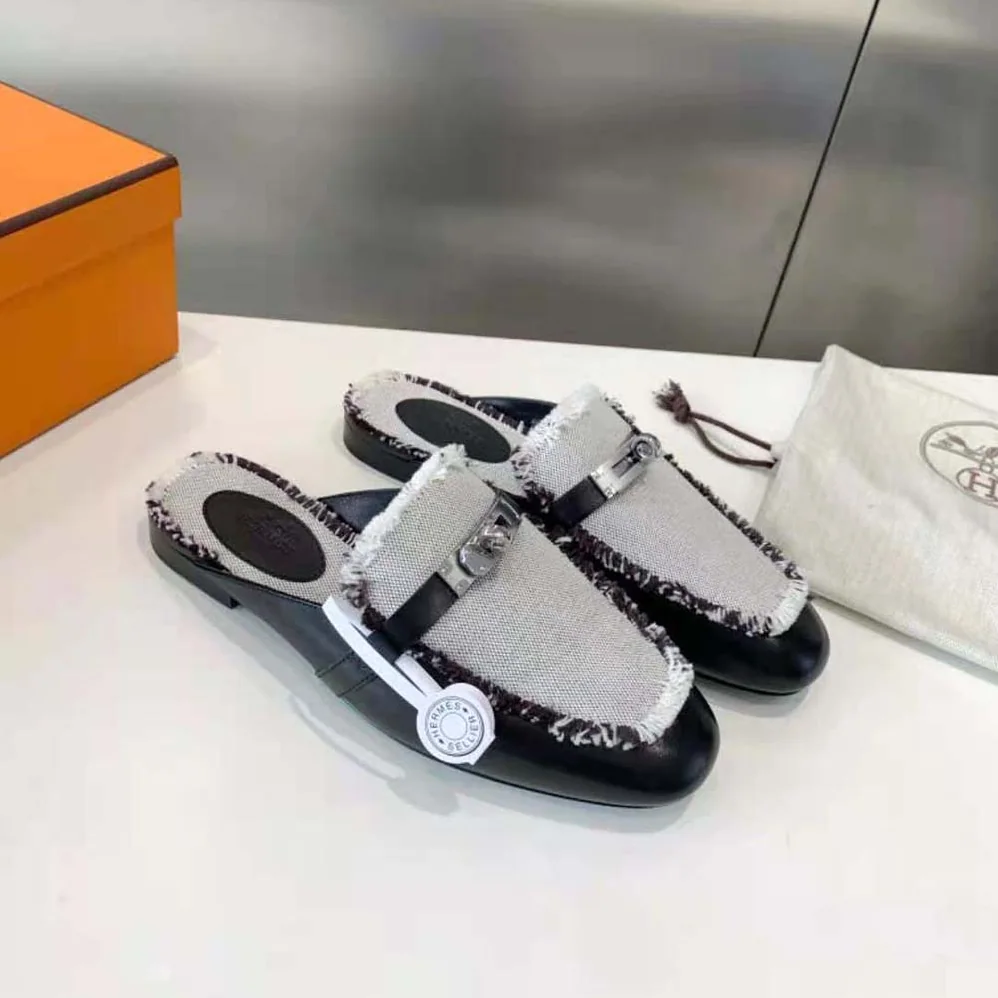 Hermes OZ Mule in Calfskin Leather for Women in Black