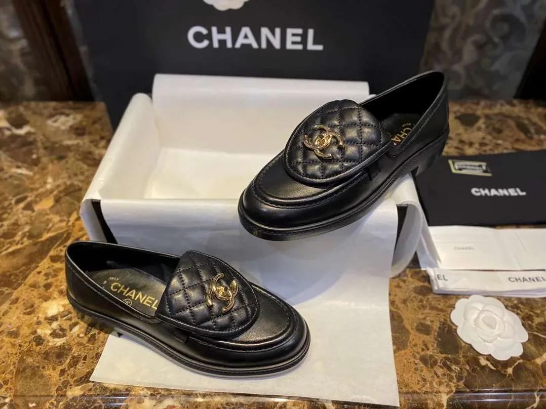 Chanel Tab Loafers Turn-lock Flats Interlocking CC Black Chanel Tab Loafers Turn-lock Flats Interlocking CC Black