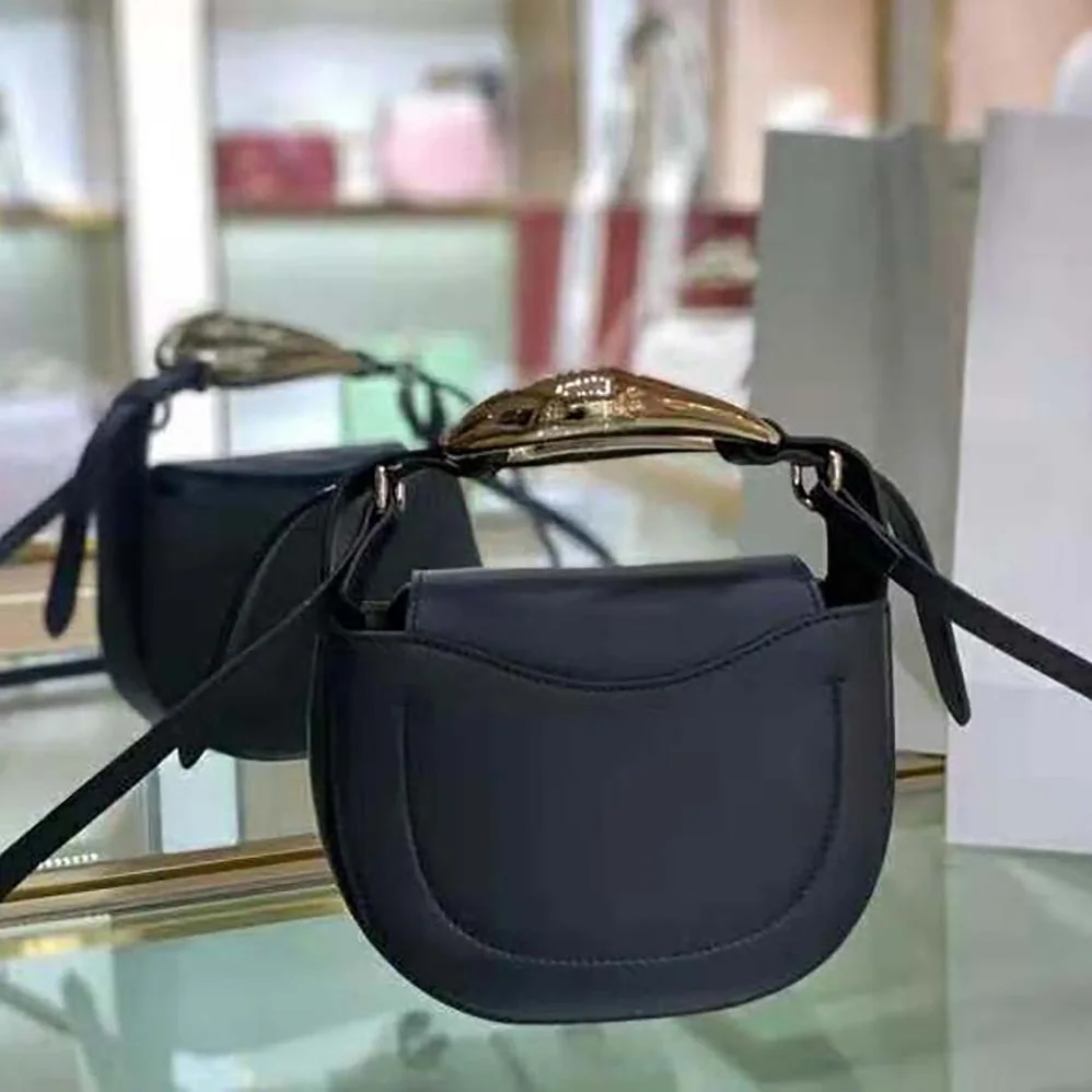 Chloe Kiss Small Purse in Small Grain Calfskin for Women in Black