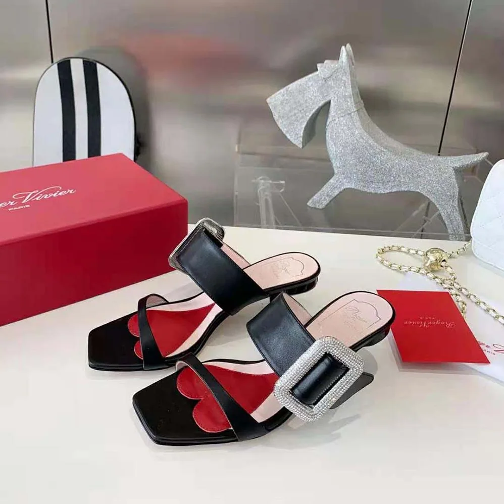 Roger Vivier Viv Choc Side Strass Buckle Mules in Leather for Women in Black Roger Vivier Viv Choc Side Strass Buckle Mules in Leather for Women in Black