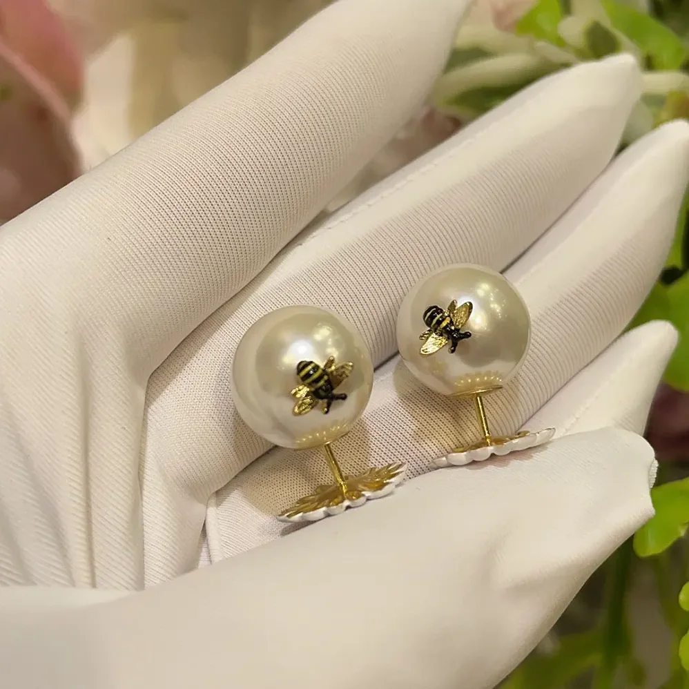 Dior Daisy Dior Tribales Earrings Gold-Finish Metal White Resin Pearls and Multicolor Lacquer for Women Dior Daisy Dior Tribales Earrings Gold-Finish Metal White Resin Pearls and Multicolor Lacquer for Women