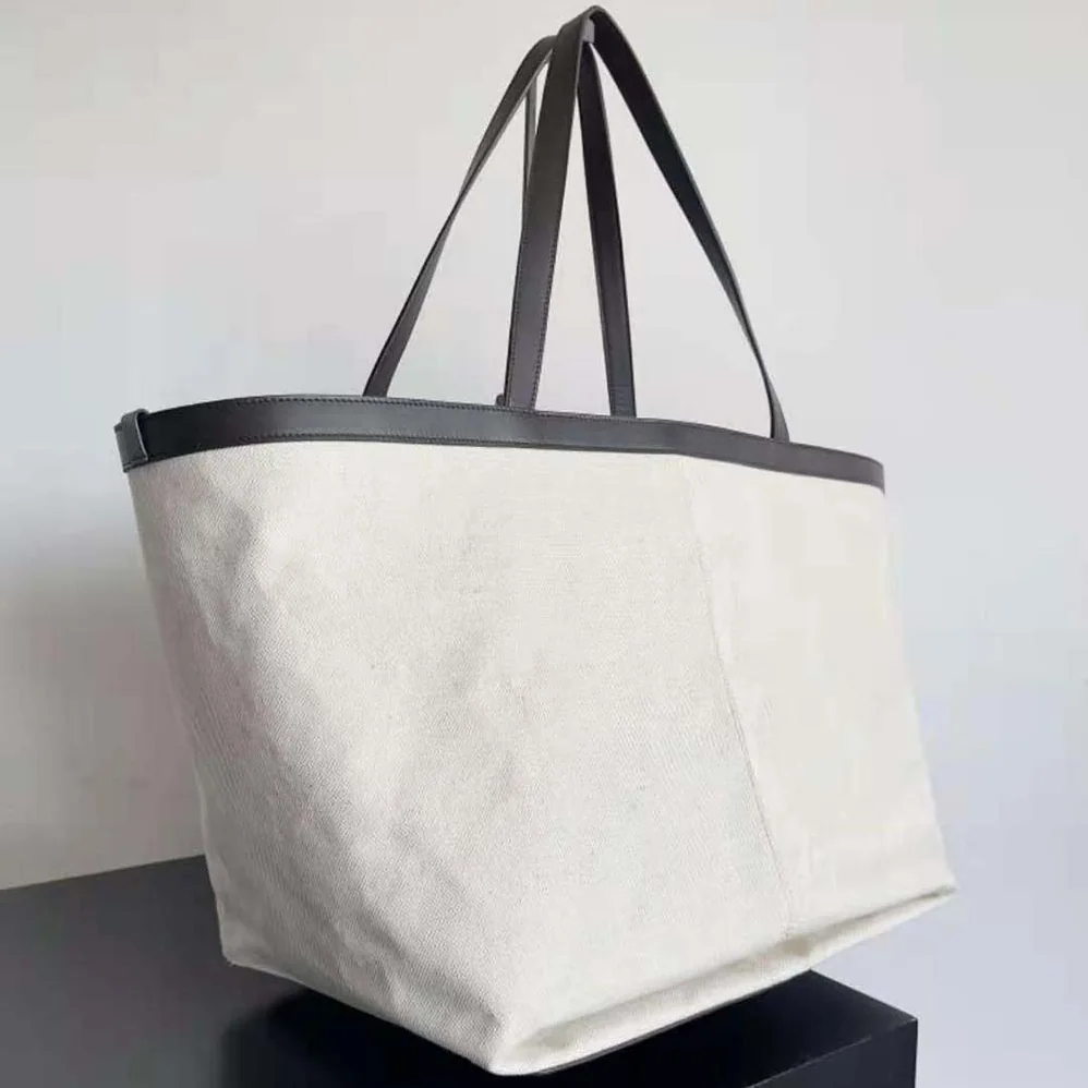 Bottega Veneta Large Flip Flap in Intrecciato Leather for Women
