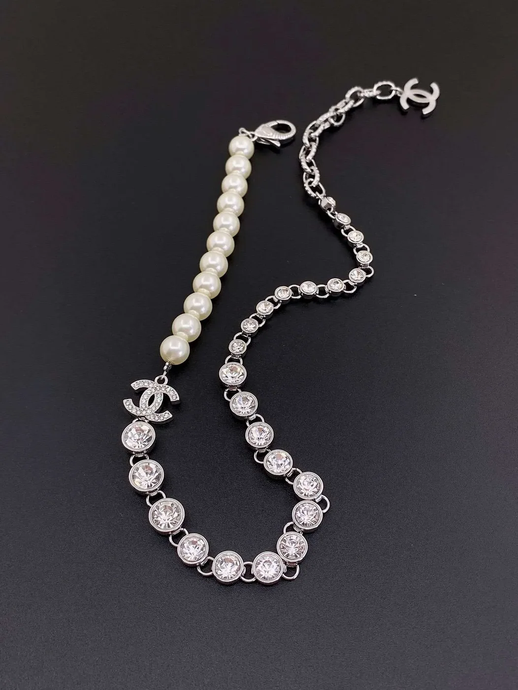 Chanel Chain Pearl Necklace White Chanel Chain Pearl Necklace White