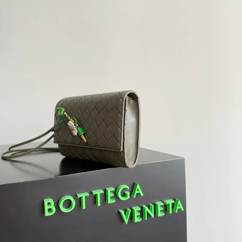 Bottega Veneta Andiamo Daisy Pouch+Dark Green for Women Bottega Veneta Andiamo Daisy Pouch+Dark Green for Women