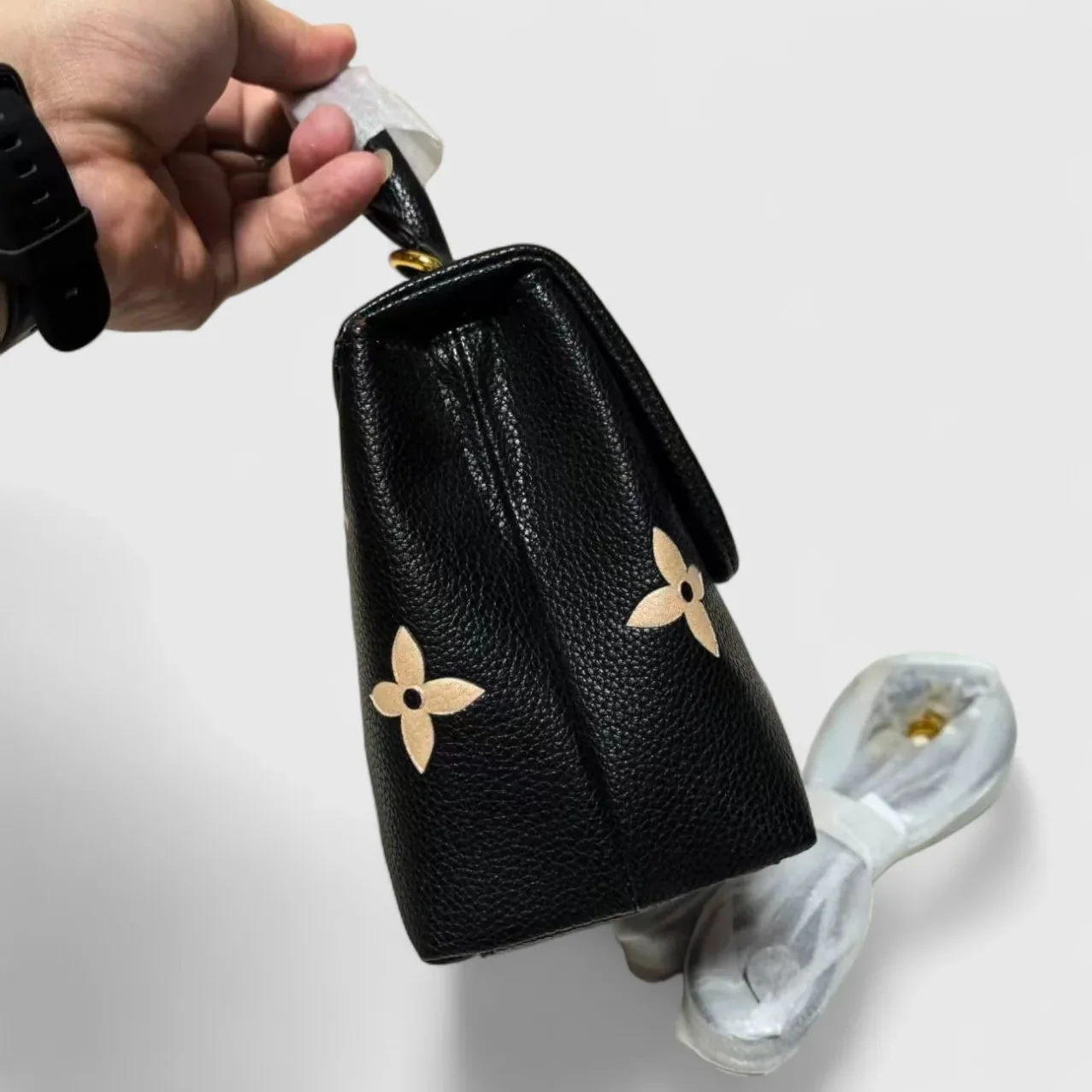 Louis Vuitton Madeleine BB Bag - 9.4 Inches/ Louis Vuitton Madeleine BB Bag - 9.4 Inches/