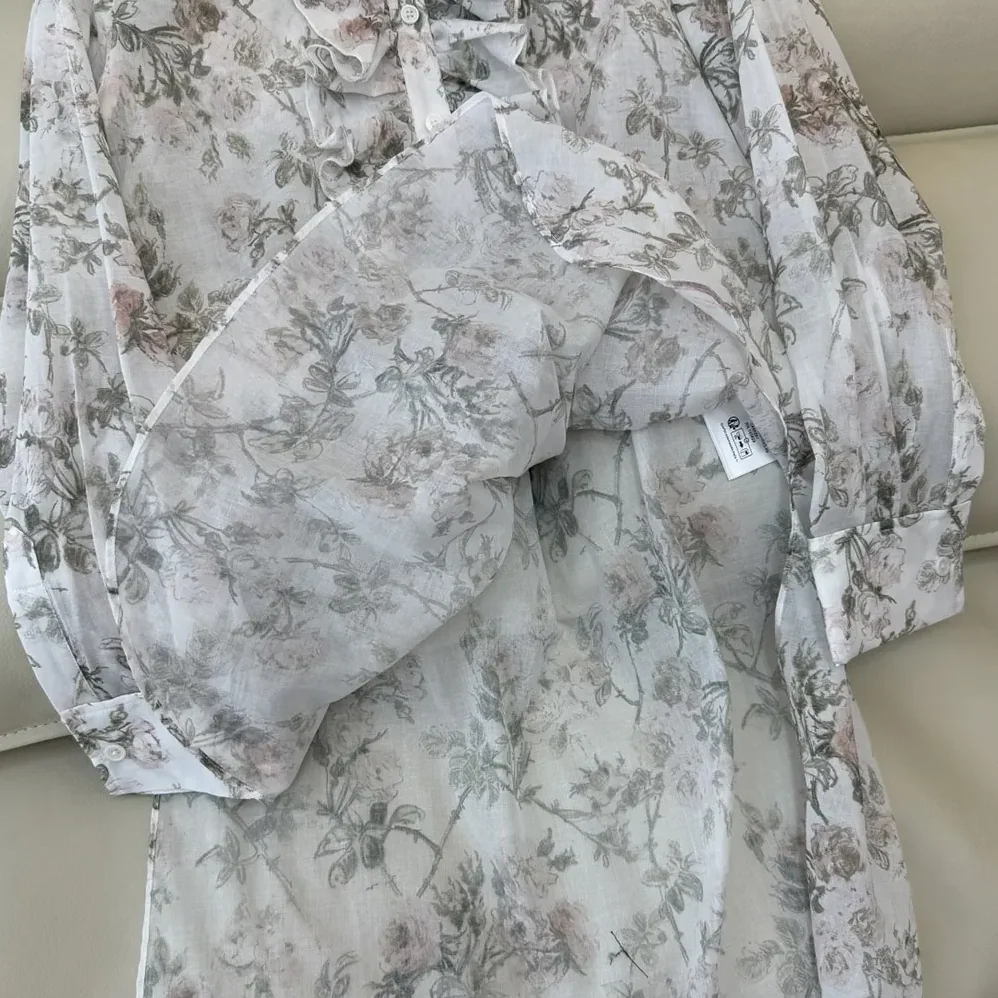 Dior Blouse White Cotton Muslin with Multicolor Rosier de Dior Motif for Women Dior Blouse White Cotton Muslin with Multicolor Rosier de Dior Motif for Women