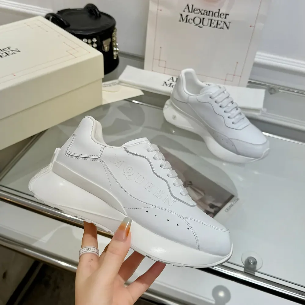 Alexander Mcqueen Sprint Runner in White for Unisex Alexander Mcqueen Sprint Runner in White for Unisex
