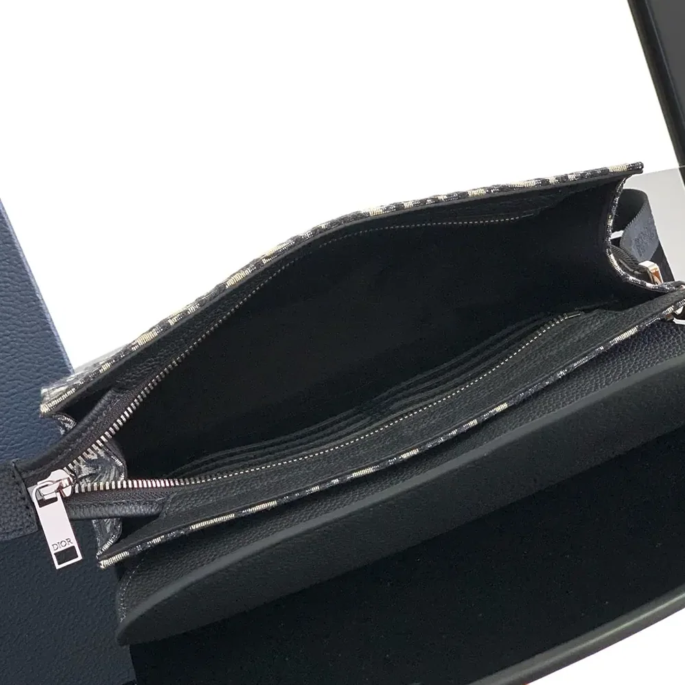 Dior Saddle A5 Triangle Pouch Beige and Black Dior Oblique Jacquard with Black Grained Calfskin for Men Dior Saddle A5 Triangle Pouch Beige and Black Dior Oblique Jacquard with Black Grained Calfskin for Men