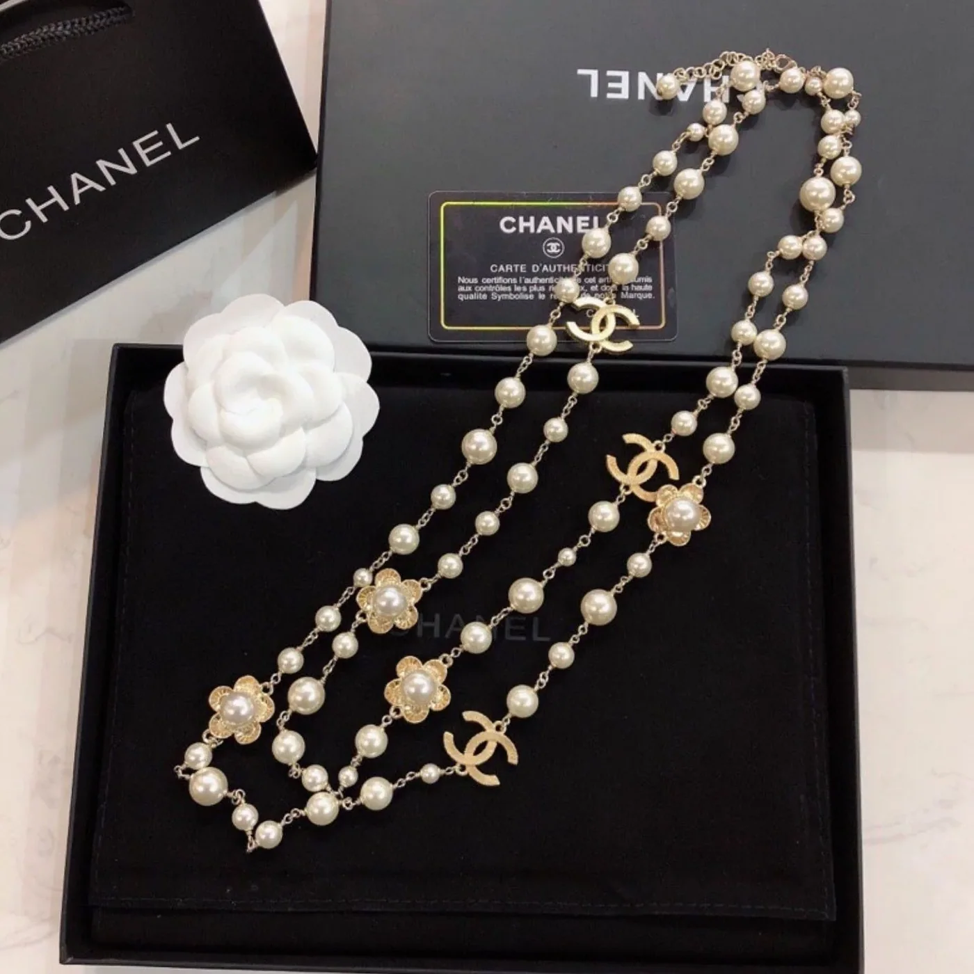 Chanel Pearl CC Flower Necklace Gold Chanel Pearl CC Flower Necklace Gold
