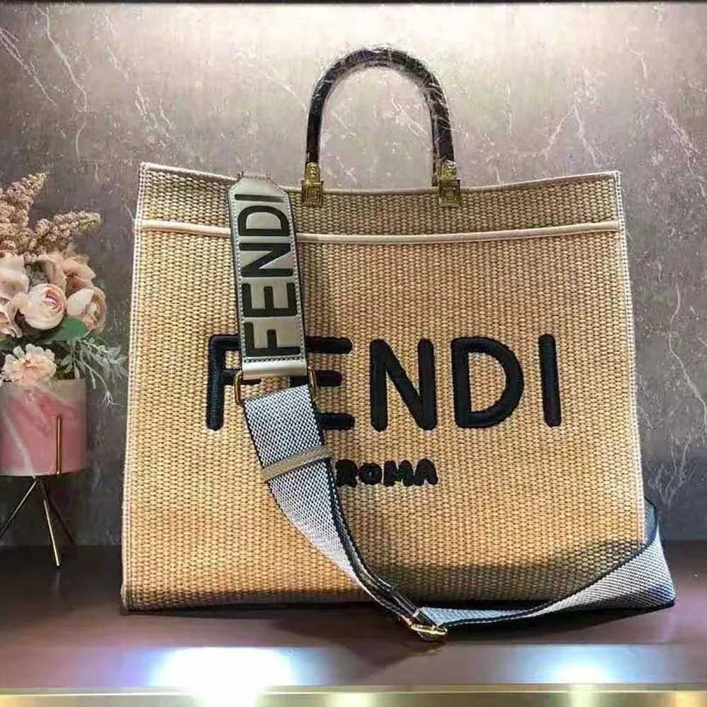 Fendi Wallet on Chain with Pouches Woven Straw Shopper for Women Fendi Wallet on Chain with Pouches Woven Straw Shopper for Women