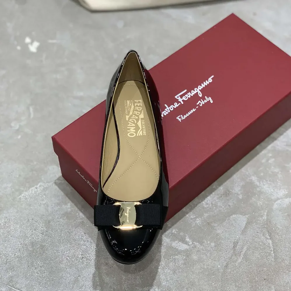 Salvatore Ferragamo Varina Ballet Flat for Women in Black Salvatore Ferragamo Varina Ballet Flat for Women in Black