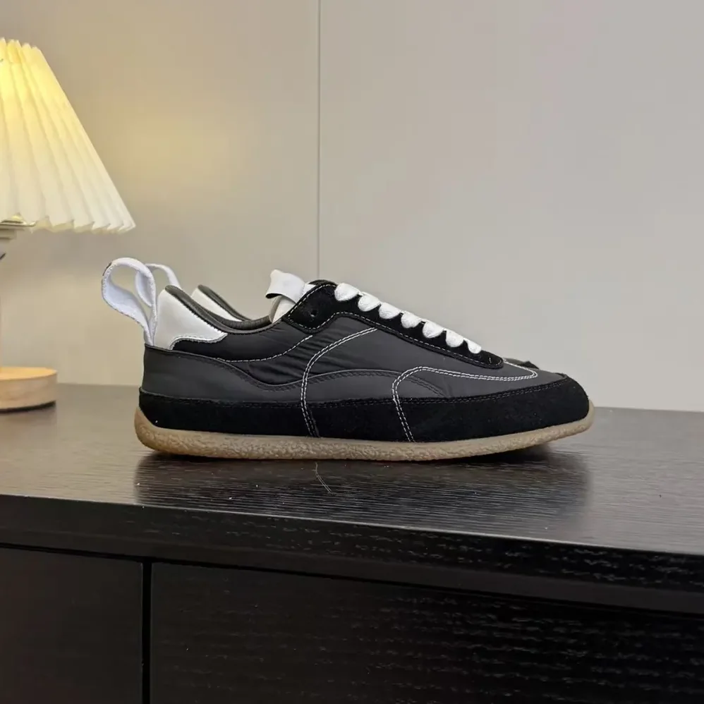 Alexander Mcqueen EC1 Sneaker in Black for Unisex in White Alexander Mcqueen EC1 Sneaker in Black for Unisex in White
