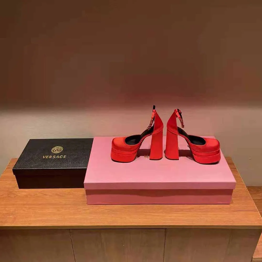 Versace Medusa Aevitas Platform Pumps for Women in Red Versace Medusa Aevitas Platform Pumps for Women in Red