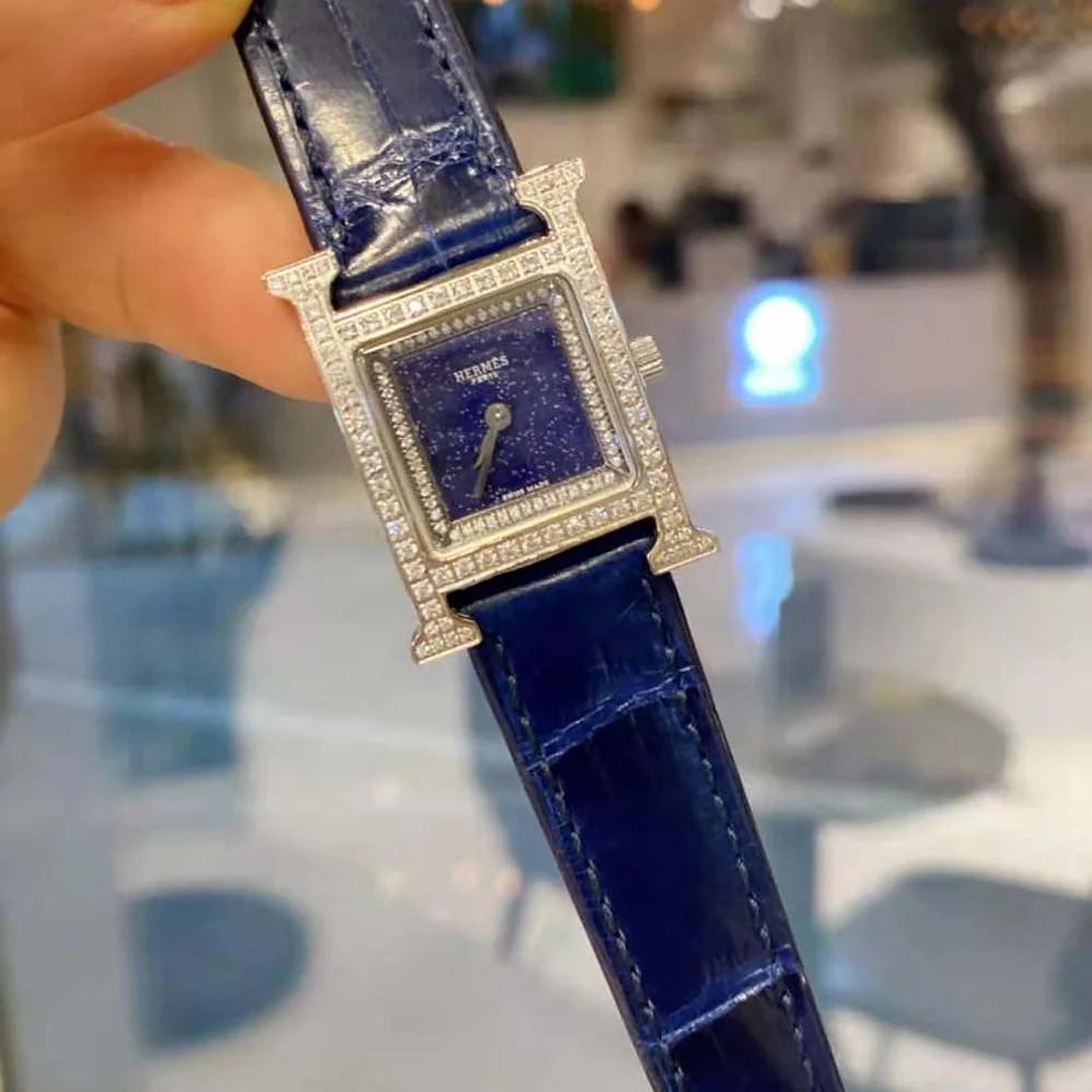 Hermes Heure H Watch Small Model Quartz Movement 25 mm for Women in Navy Hermes Heure H Watch Small Model Quartz Movement 25 mm for Women in Navy