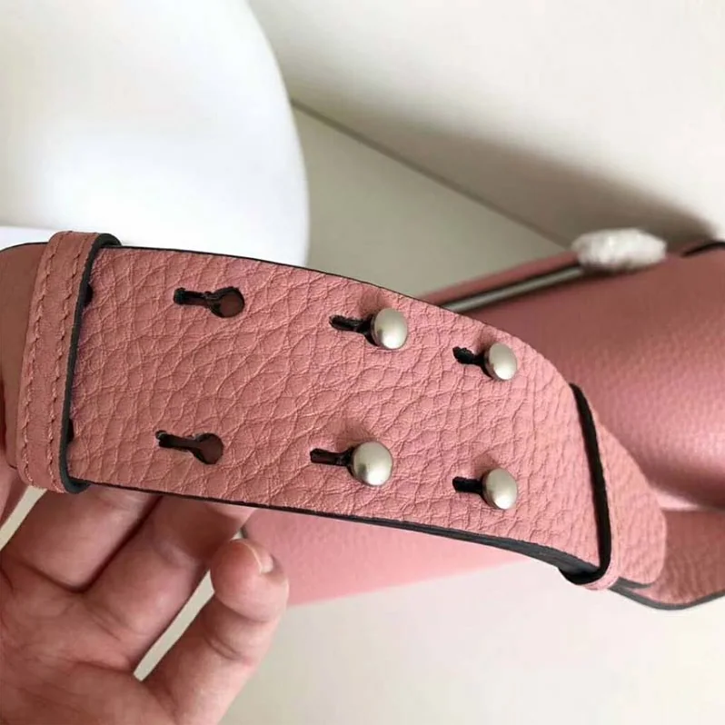 Burberry The Leather Barrel Bag for Women in Pink