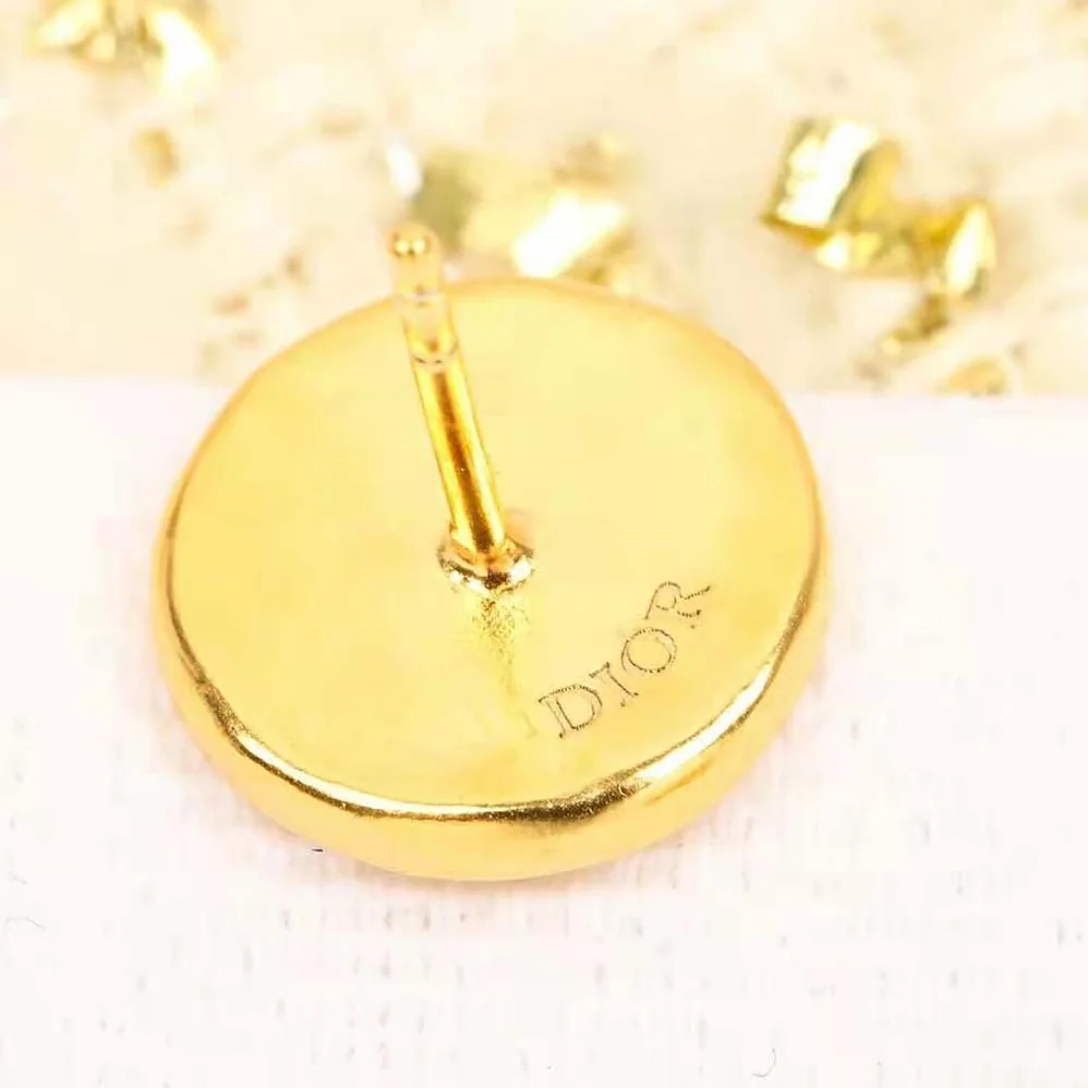 Dior 30 Montaigne Stud Earrings Gold for Women in Finish Metal Dior 30 Montaigne Stud Earrings Gold for Women in Finish Metal