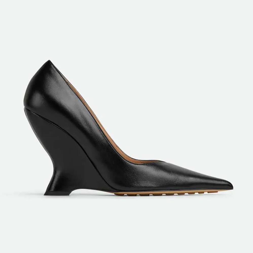 Bottega Veneta Punta Pump in 10 cm Heel Height for Women in Black Bottega Veneta Punta Pump in 10 cm Heel Height for Women in Black