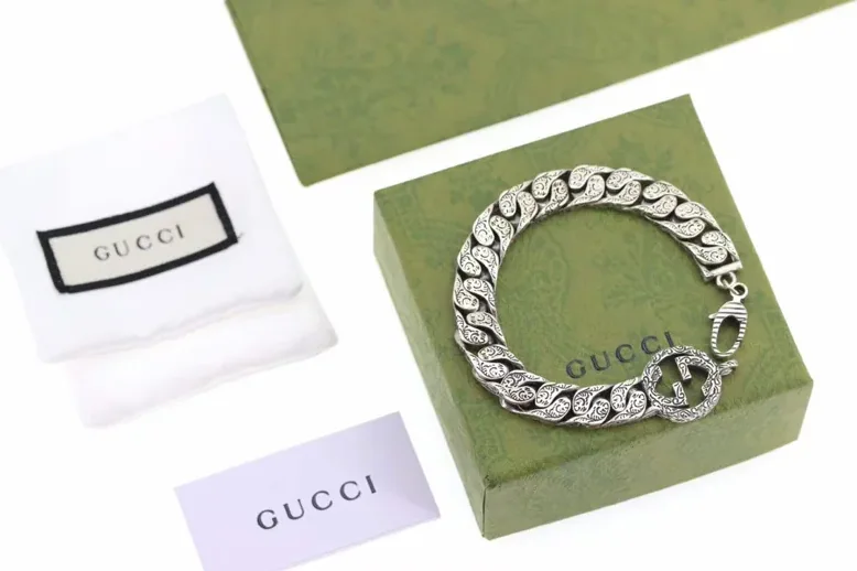 Gucci Interlocking G Chain Bracelet Silver Tone Gucci Interlocking G Chain Bracelet Silver Tone