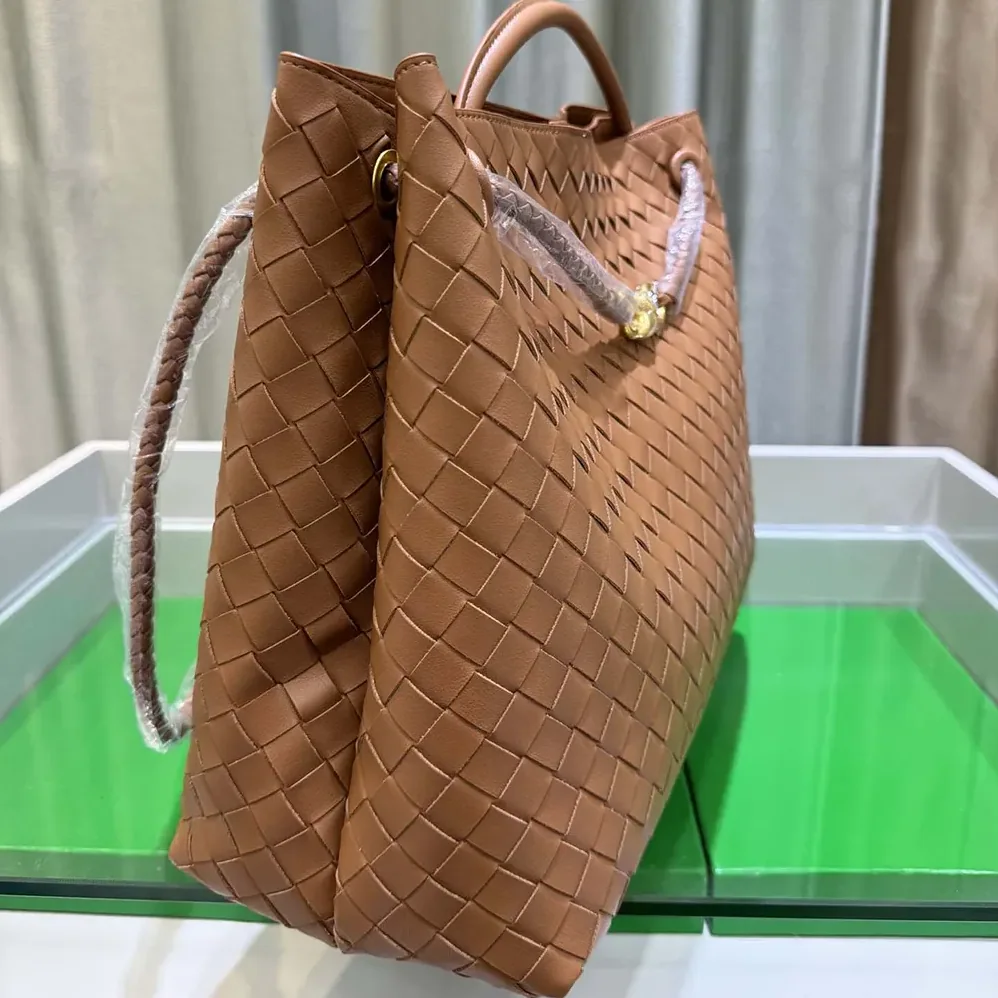 Bottega Veneta Medium Andiamo Intrecciato Leather Top Handle Bag for Women in Brown Bottega Veneta Medium Andiamo Intrecciato Leather Top Handle Bag for Women in Brown