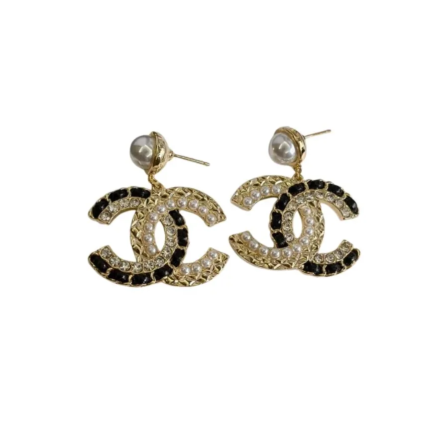 Chanel Pearl Stud Earrings White Chanel Pearl Stud Earrings White