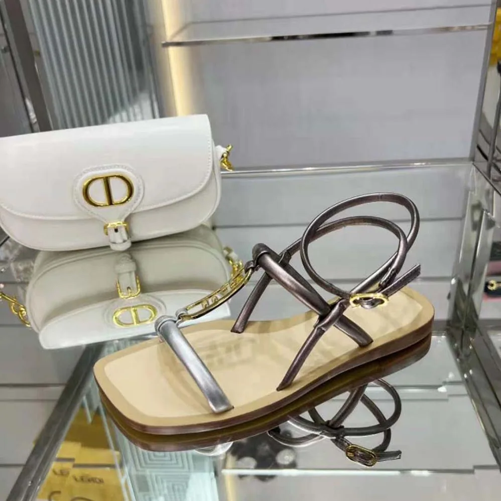 Fendi O Lock Silver Nappa Leather Sandals for Women Fendi O Lock Silver Nappa Leather Sandals for Women