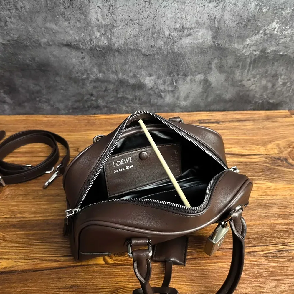 Loewe Amazona 23 Cropped Bag in Shiny Calfskin for Women in Squirrel Loewe Amazona 23 Cropped Bag in Shiny Calfskin for Women in Squirrel