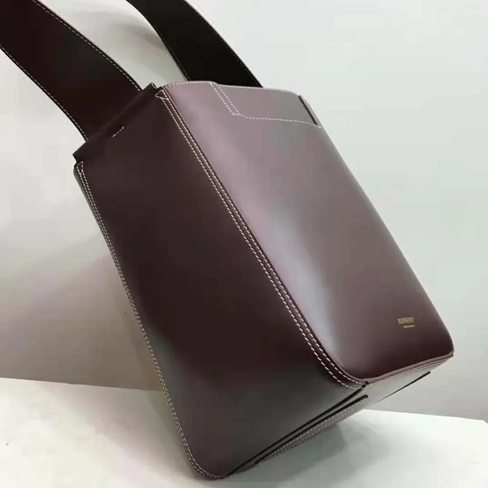 Burberry Large Leather Basket Bag for Women in Maroon Burberry Large Leather Basket Bag for Women in Maroon