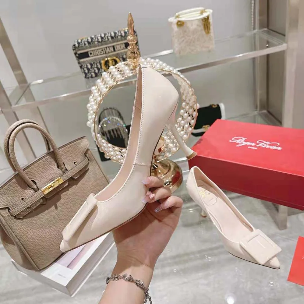 Roger Vivier Viv' In The City Pumps in Patent Leather for Women in White Roger Vivier Viv' In The City Pumps in Patent Leather for Women in White