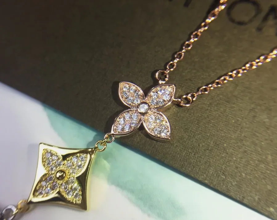 Louis Vuitton Flower Necklace Silver Louis Vuitton Flower Necklace Silver