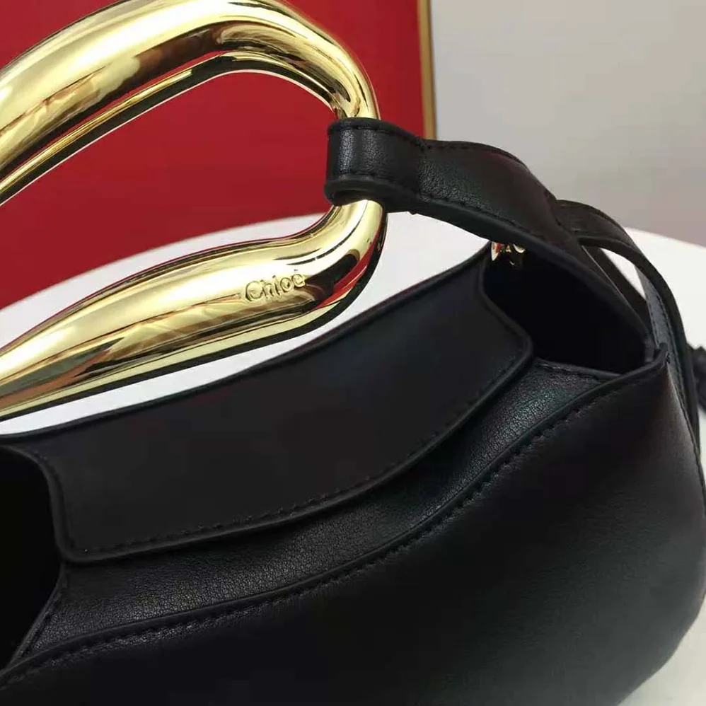 Chloe Kiss Small Purse in Small Grain Calfskin for Women in Black