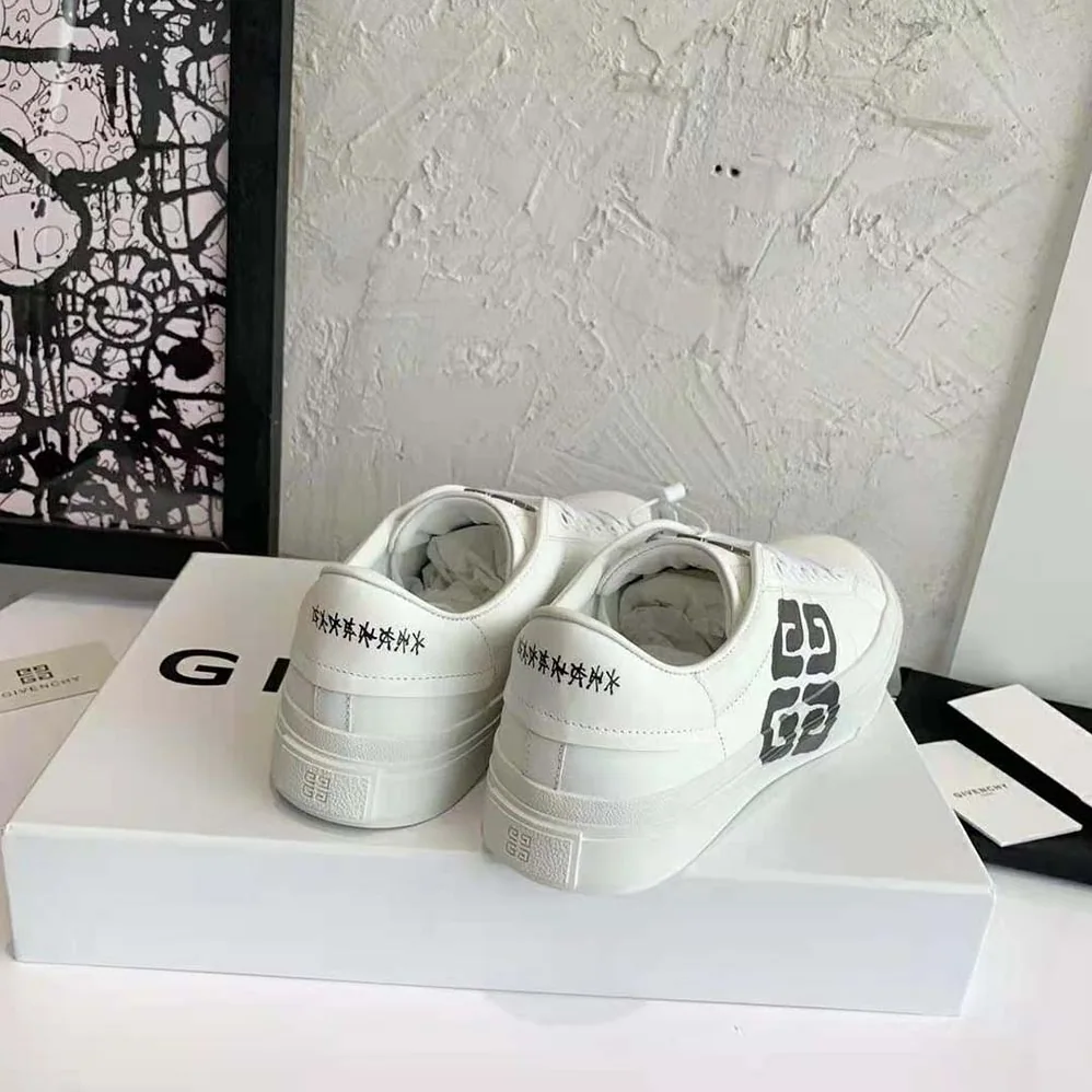 Givenchy Sneakers City Sport in Leather with Tag Effect 4G Print for Unisex in Black