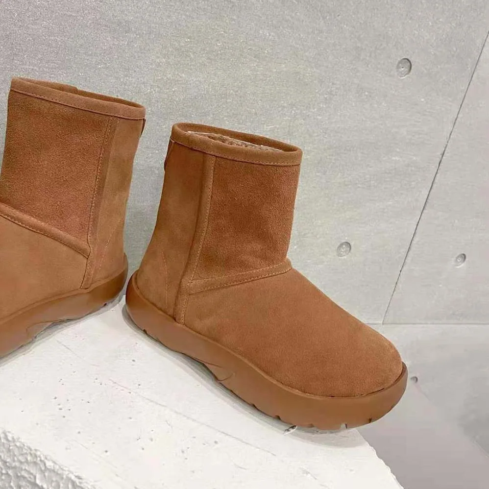 Bottega Veneta Snap Ankle Boot Realised in Shearling Calfskin for Unisex Bottega Veneta Snap Ankle Boot Realised in Shearling Calfskin for Unisex